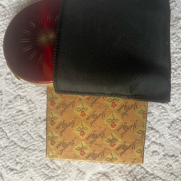 Vintage Margaret Rose Compact - Picture 6 of 8